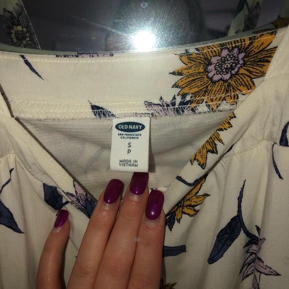 Oldnavy flower sundress - Picture 3 of 4